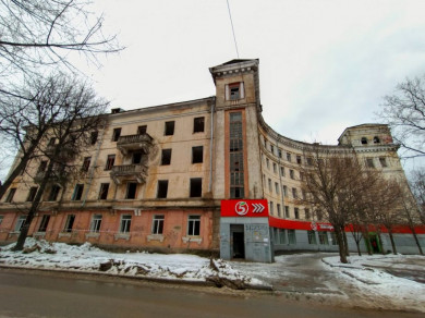 Многострадальную воронежскую сталинку на Депутатской начали консервировать