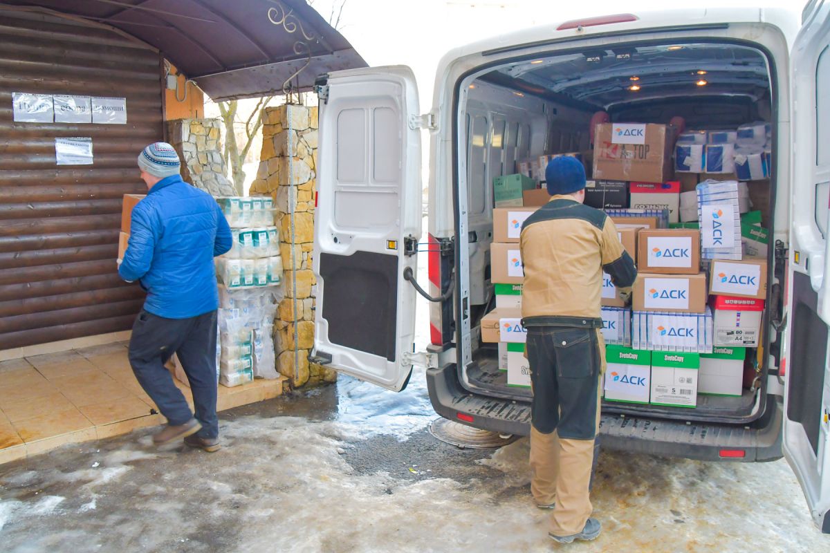 Воронежский ДСК привез очередную партию гуманитарного груза в пункт сбора помощи беженцам