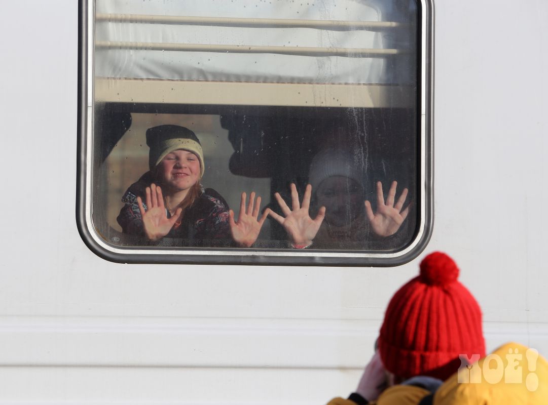 Беженцы съезжают из детского лагеря «Голубой экран» в Воронеже