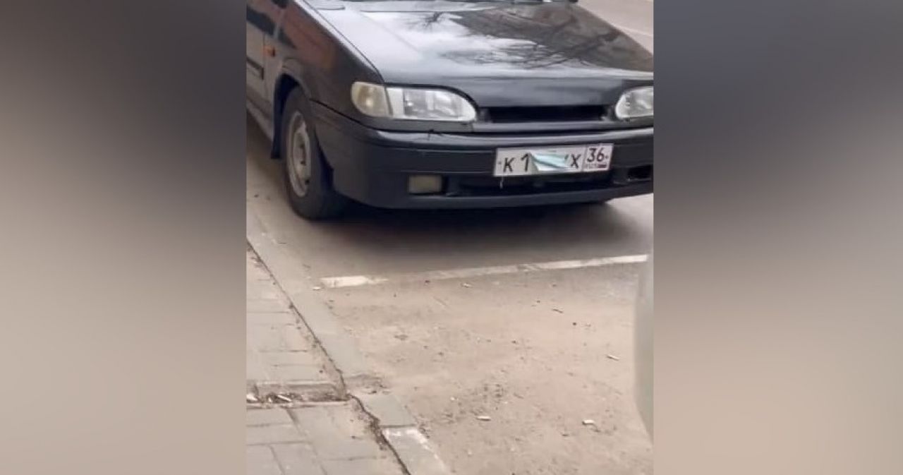Соблюдающие «масочный режим» автомобили заметили в центра Воронежа