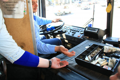 Водителей воронежских маршруток поймали на пренебрежении безопасностью пассажиров