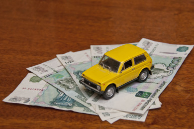 Продажи автомобилей в России по итогам года могут упасть на 50%