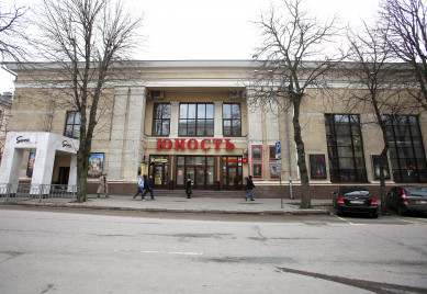 Часть кинотеатра «Юность» выставили на «Авито»