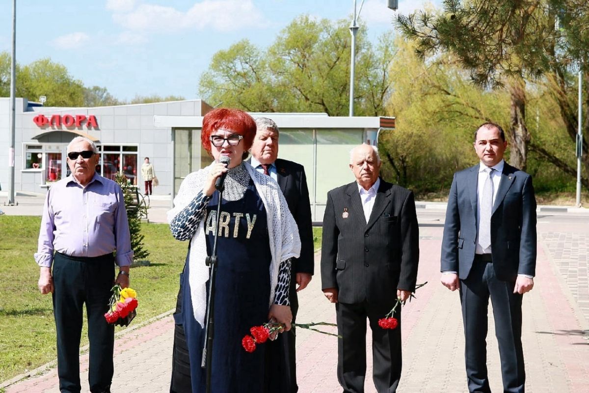Белгородская чиновница пришла на траурное мероприятие в платье с надписью Party&nbsp;