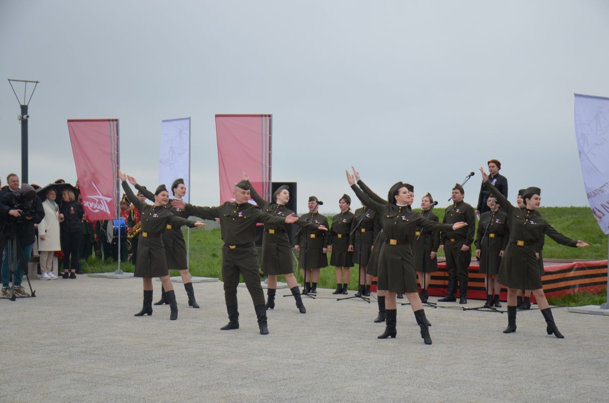 Губернаторский оркестр открыл «Песенный марш на героической Zемле» в Воронежской области