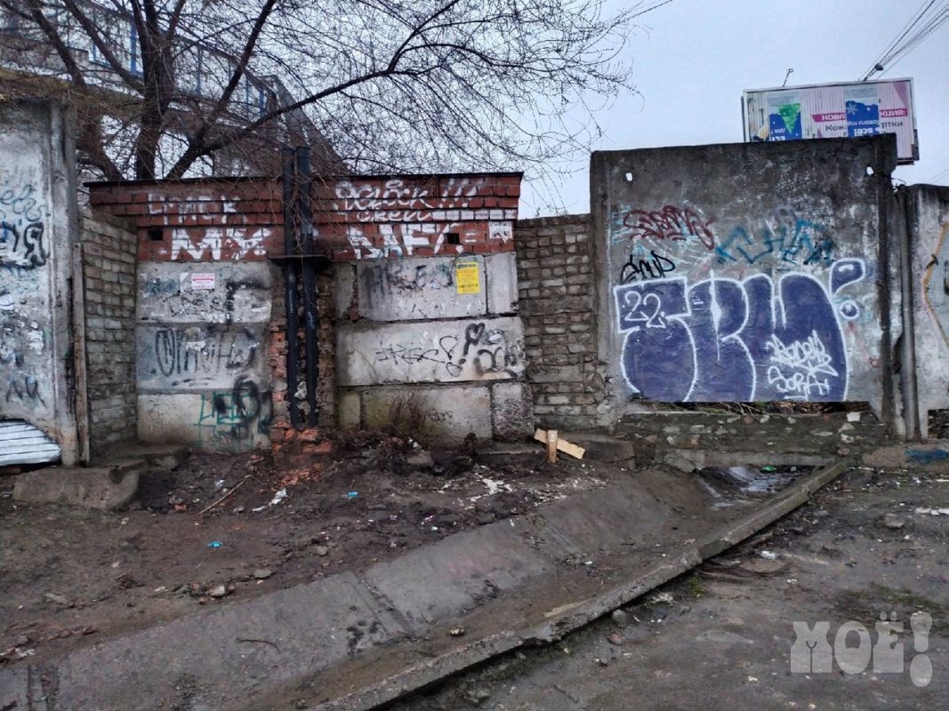 Пешеходам перекрыли дорогу через&nbsp;железнодорожные пути в&nbsp;центре Воронежа