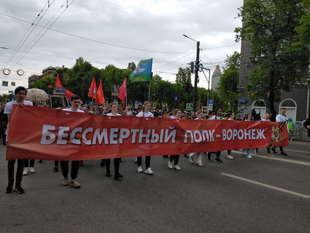 «Бессмертный полк» начал шествие по улицам Воронежа
