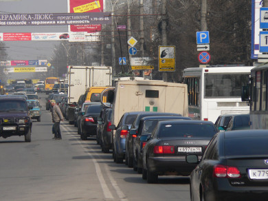 Многокилометровые пробки сковали два въезда в Воронеж
