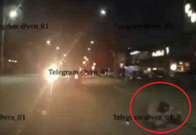 Воронежцы сняли на видео жёсткое ДТП со сбитым пешеходом