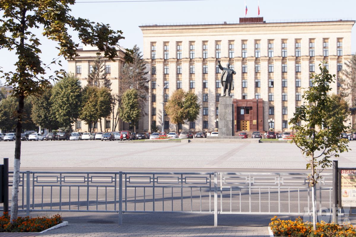 У площади Ленина образовалась пробка из-за неработающих светофоров