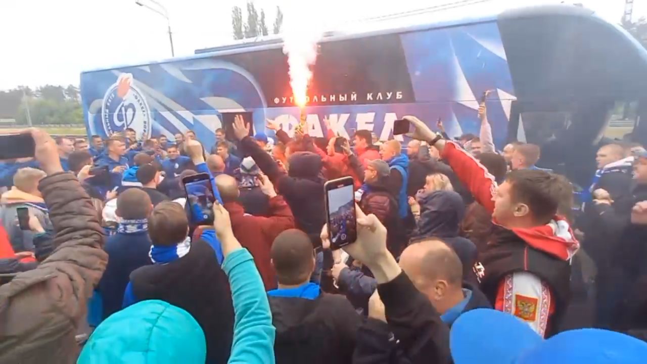 Около 150 болельщиков встретили в&nbsp;Воронеже вернувшийся в&nbsp;премьер-лигу «Факел»&nbsp;