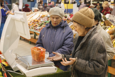 Россияне рассказали, качество каких продуктов в последнее время ухудшилось