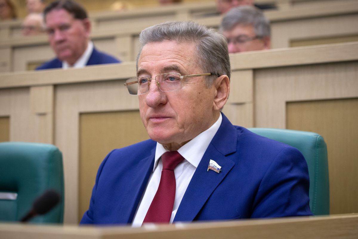 Сенатор Сергей Лукин проинформировал о новых мерах по стабилизации и развитию экономики, поддержанных Советом Федерации