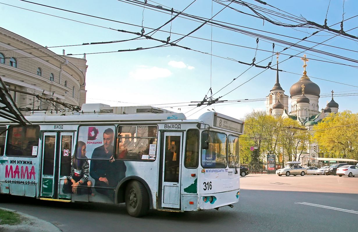 «ГАЗель» порвала контактную сеть двух троллейбусных маршрутов в&nbsp;Воронеже