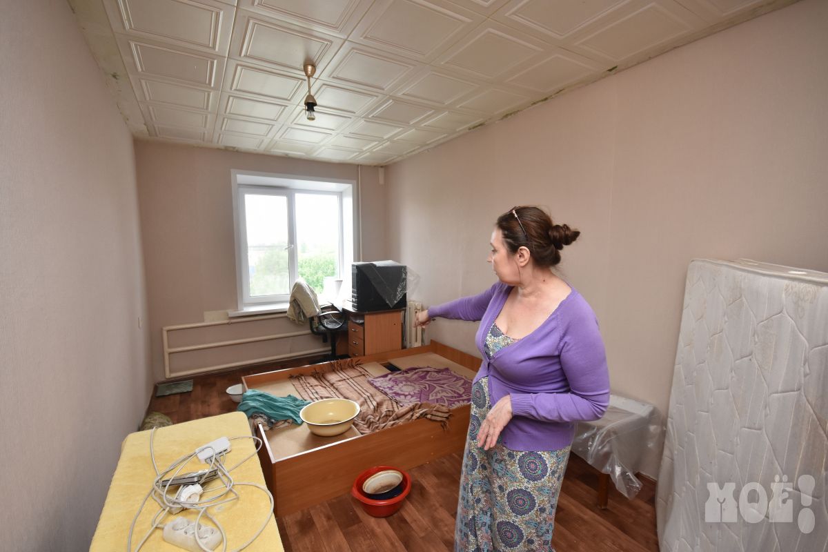 Сразу восемь квартир затопило в&nbsp;доме с&nbsp;экскаватором на&nbsp;крыше в&nbsp;Воронеже