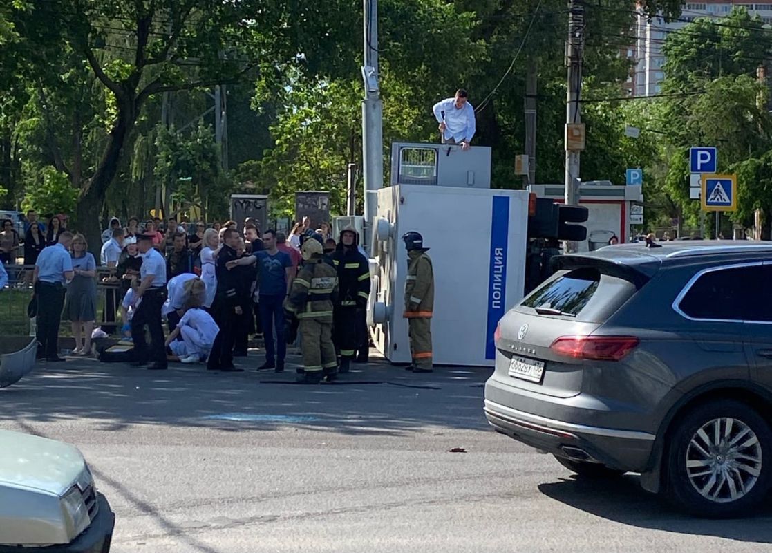 Авария с автозаком в центре Воронежа привела к пробке&nbsp;
