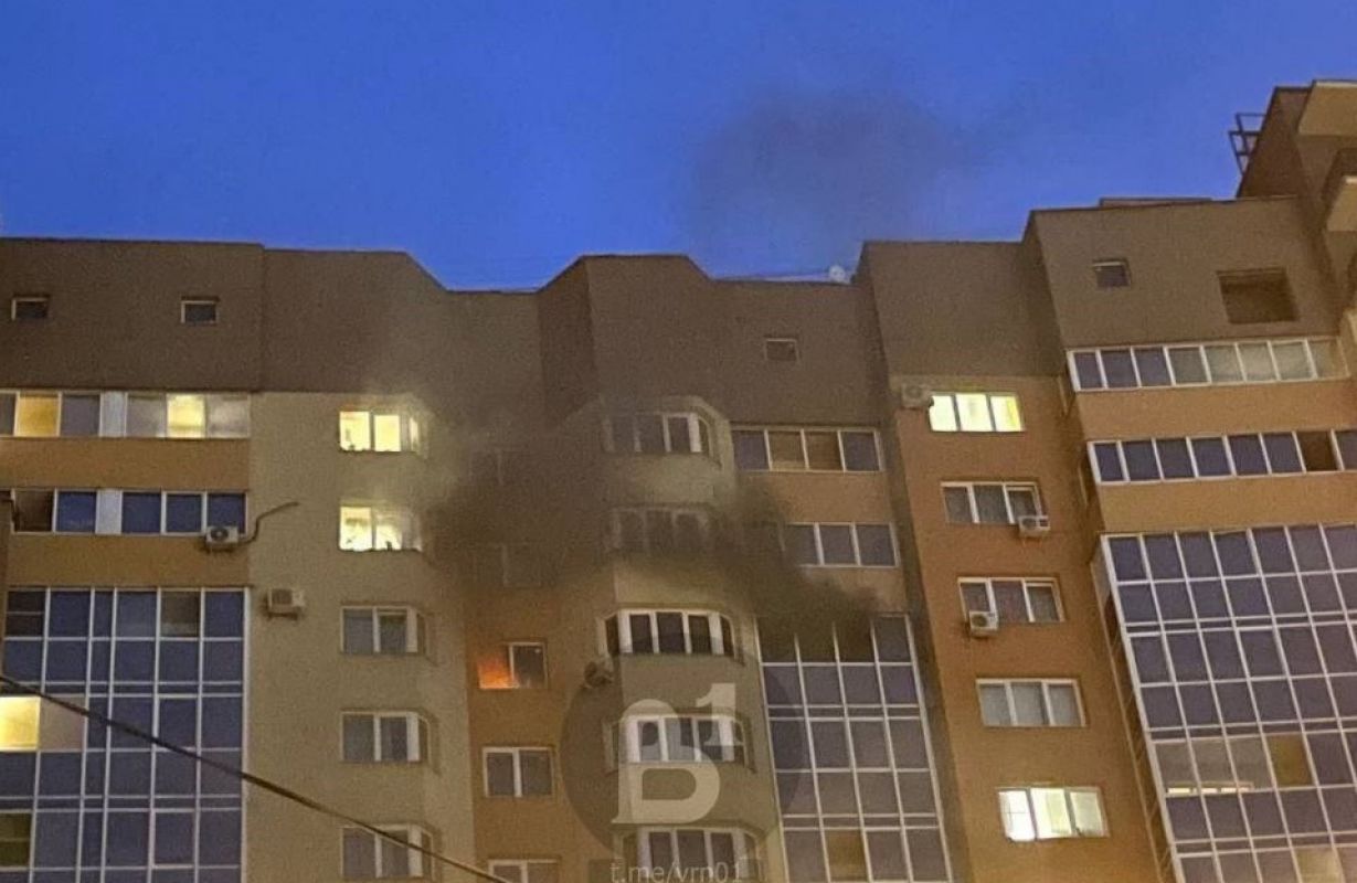 В многоэтажке на Шишкова загорелась квартира