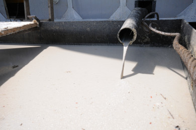 «Воронежцев заливают фекальными массами». Вдоль многоэтажек не первый год течёт «ароматная» река