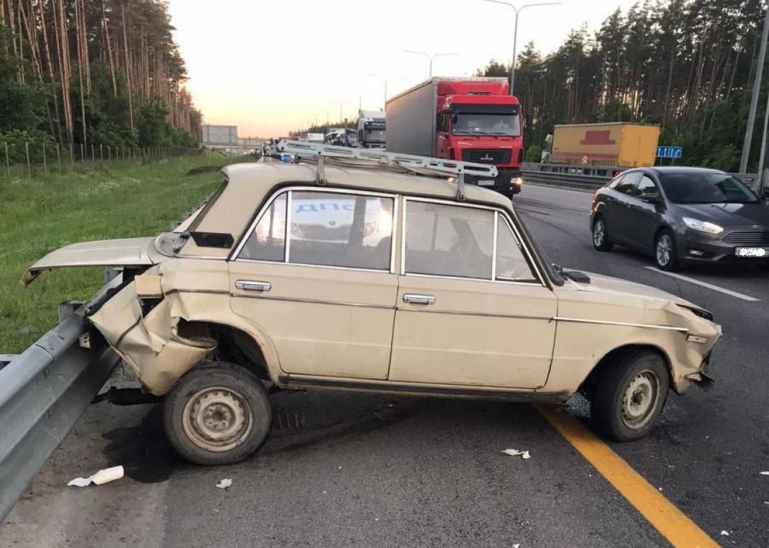 Пьяный водитель иномарки устроил массовую аварию в Воронеже, один человек пострадал