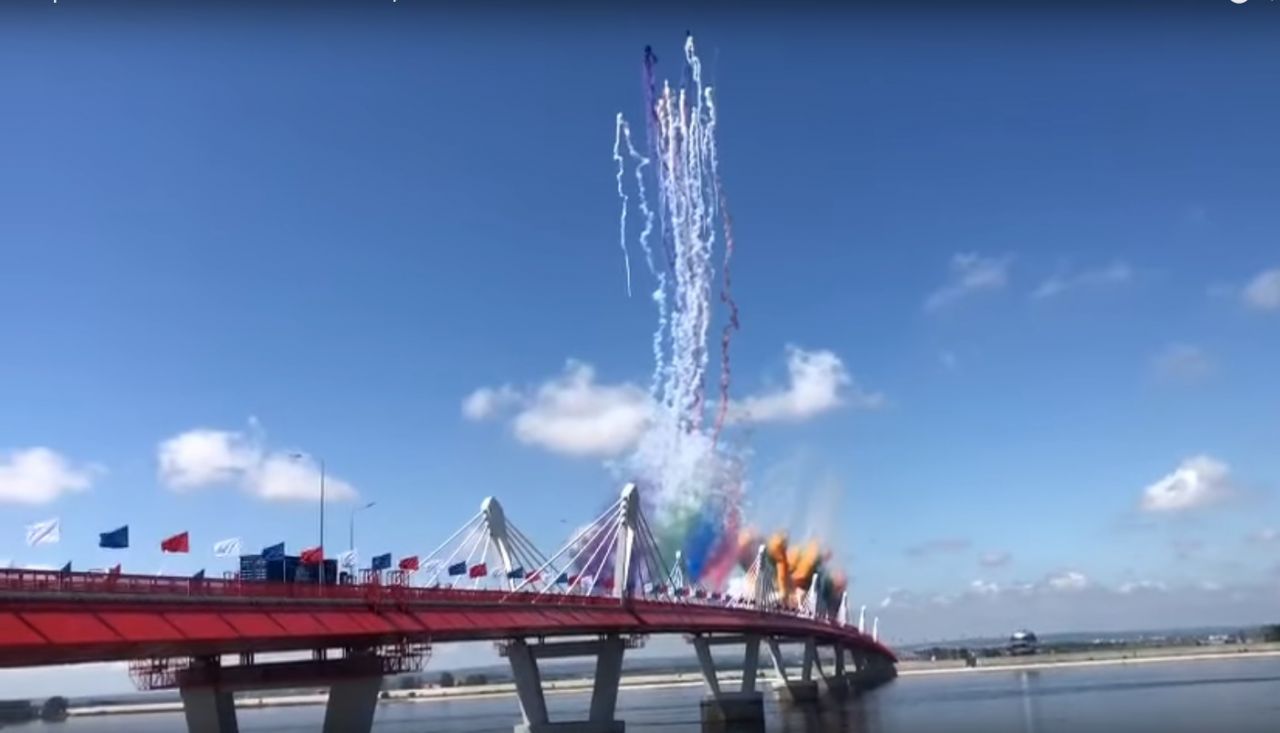 Между Россией и Китаем открыли первый автомобильный мост