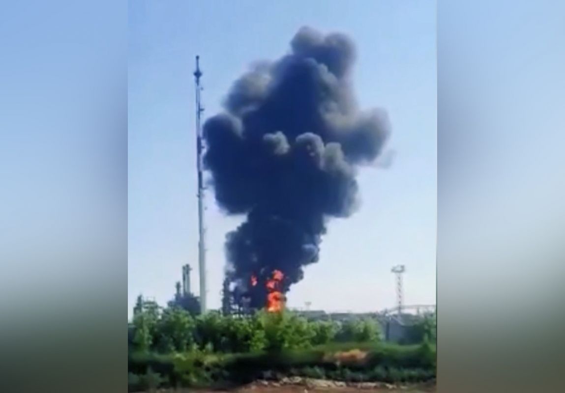 Украинский беспилотник упал на нефтезавод в Ростовской области: произошёл пожар