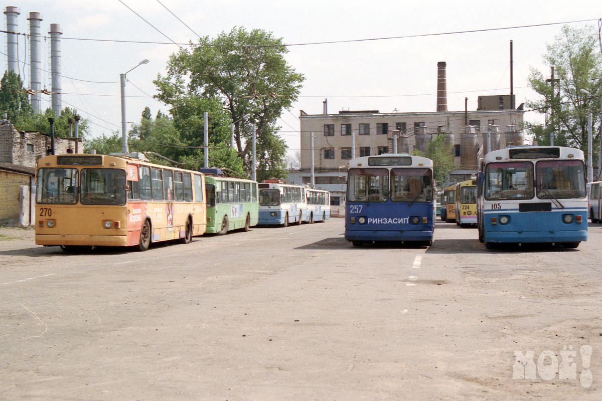 В Воронеже пассажиры троллейбусов лишились транспорта из-за аварии (ОБНОВЛЕНИЕ)