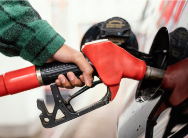 Россиянам сообщили о снижении средней стоимости бензина