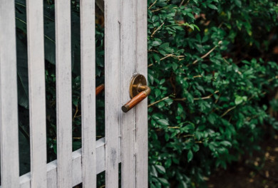 В воронежском райцентре родители нашли повешенной 14-летнюю дочь