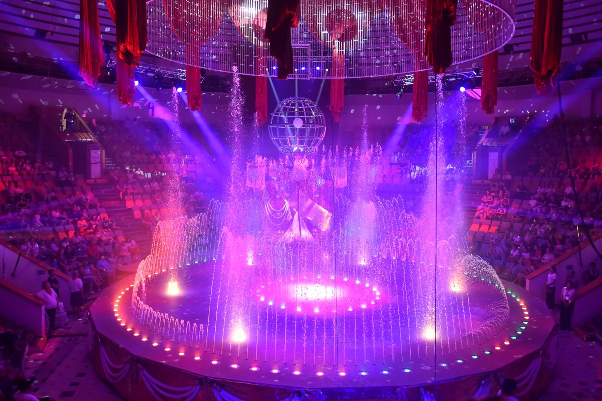 В Воронеж впервые приезжает шоу фонтанов «Принц цирка»