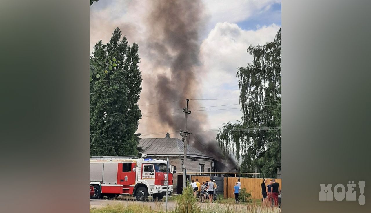 Воронежцы сообщили о столбе чёрного дыма в небе над городским микрорайоном