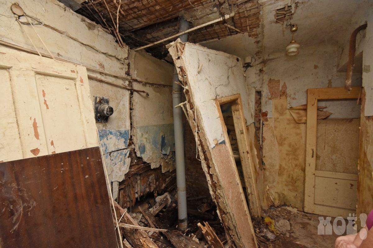 «Нас тут всех завалит!» Столетний дом в Воронеже не признают аварийным и годами не ремонтируют
