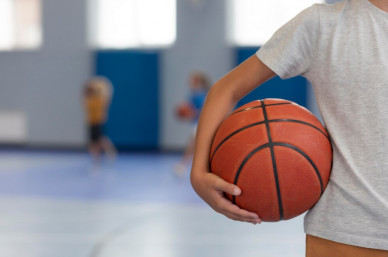 Физрука воронежской школы задержали за развращение двух мальчиков