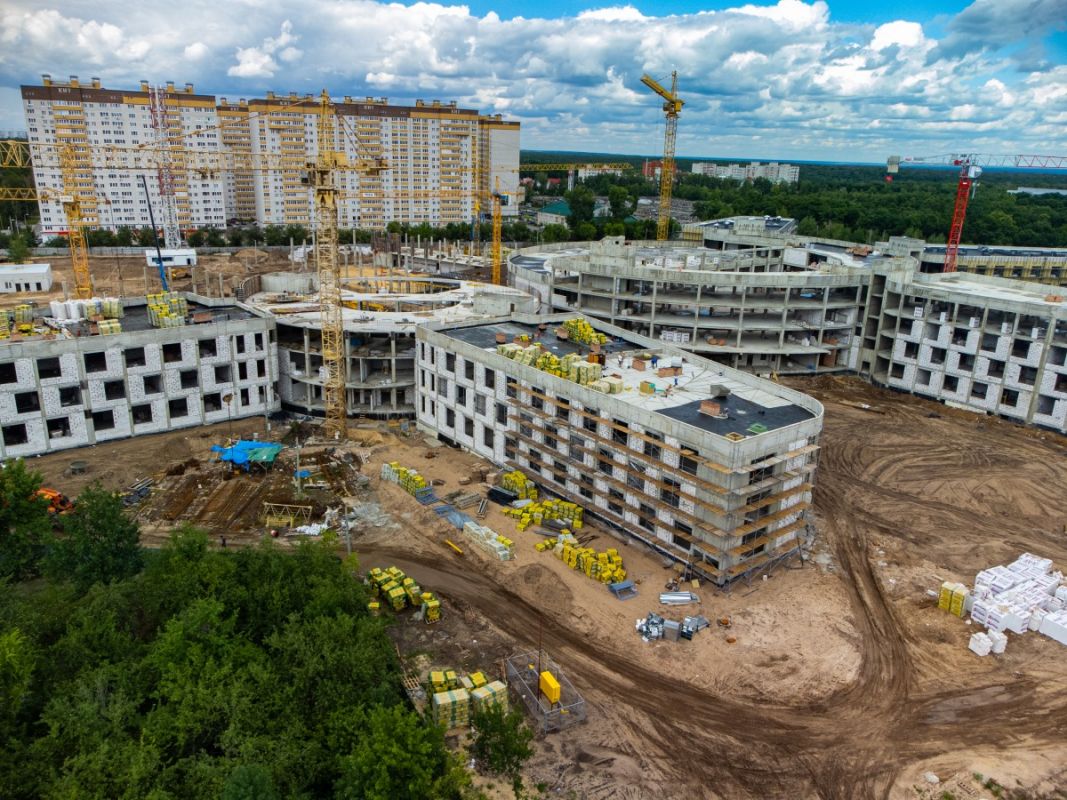 Губернатор: на стройке мегашколы в Воронеже завершается цикл монолитных работ
