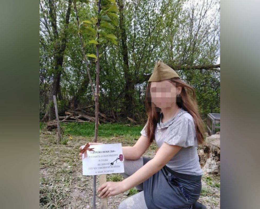 Двух 13-летних девочек нашли повешенными в Черноземье