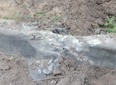 В Воронеже стройтехника поломала бордюры и перепахала газон