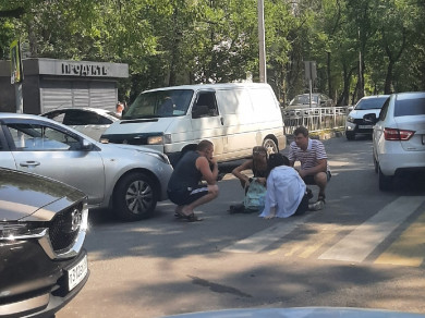 В Воронеже водитель иномарки сбил переходившую дорогу девушку