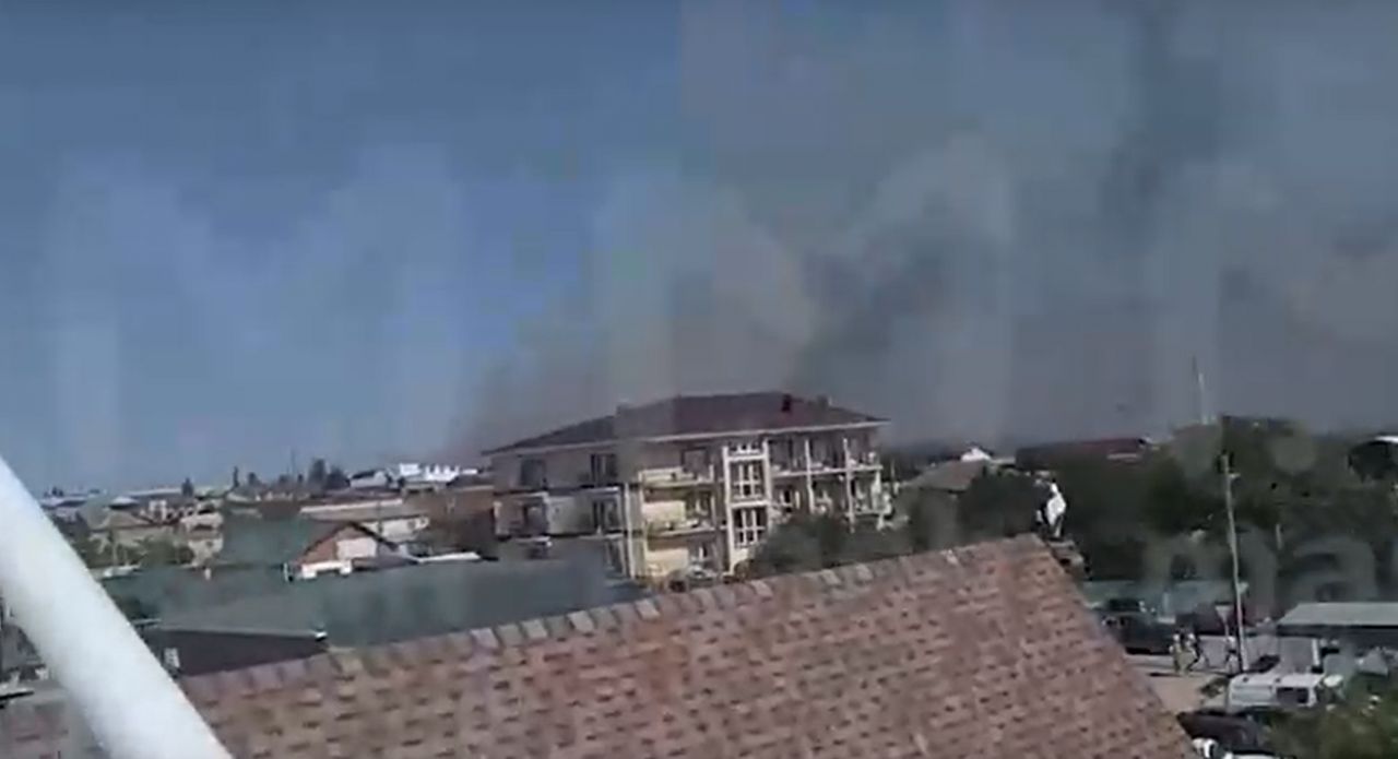 Крымов что случилось. Взрывы в Крыму. В Крыму склад боеприпасов. Взрыв боеприпасов фото. Село Майское Крым.