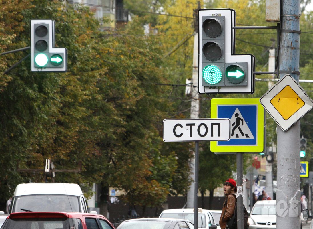 На оживлённом перекрёстке в центре Воронежа не работают светофоры
