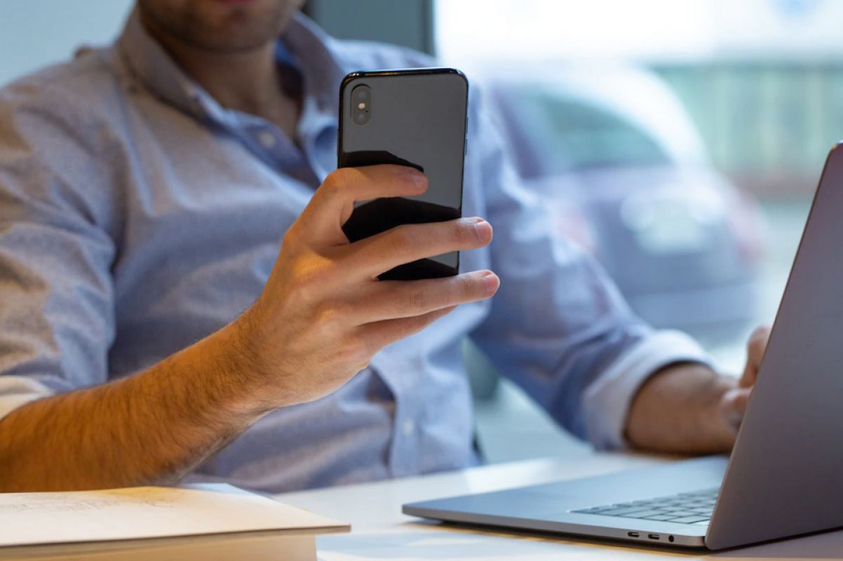 Житель Воронежа купил новый смартфон, чтобы перевести все свои деньги аферистам