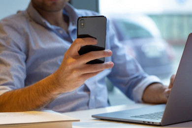 Житель Воронежа купил новый смартфон, чтобы перевести все свои деньги аферистам