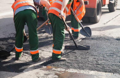 Городские власти в последний момент передумали асфальтировать улицу на Песчанке