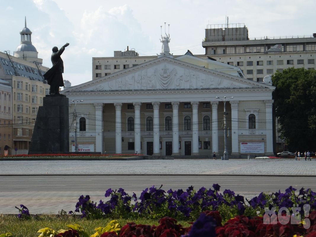 Воронежец попытался сходить в театр и потерял 100 тысяч рублей