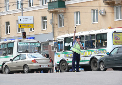 Воронежцы пожаловались на 9-балльные пробки в двух районах города