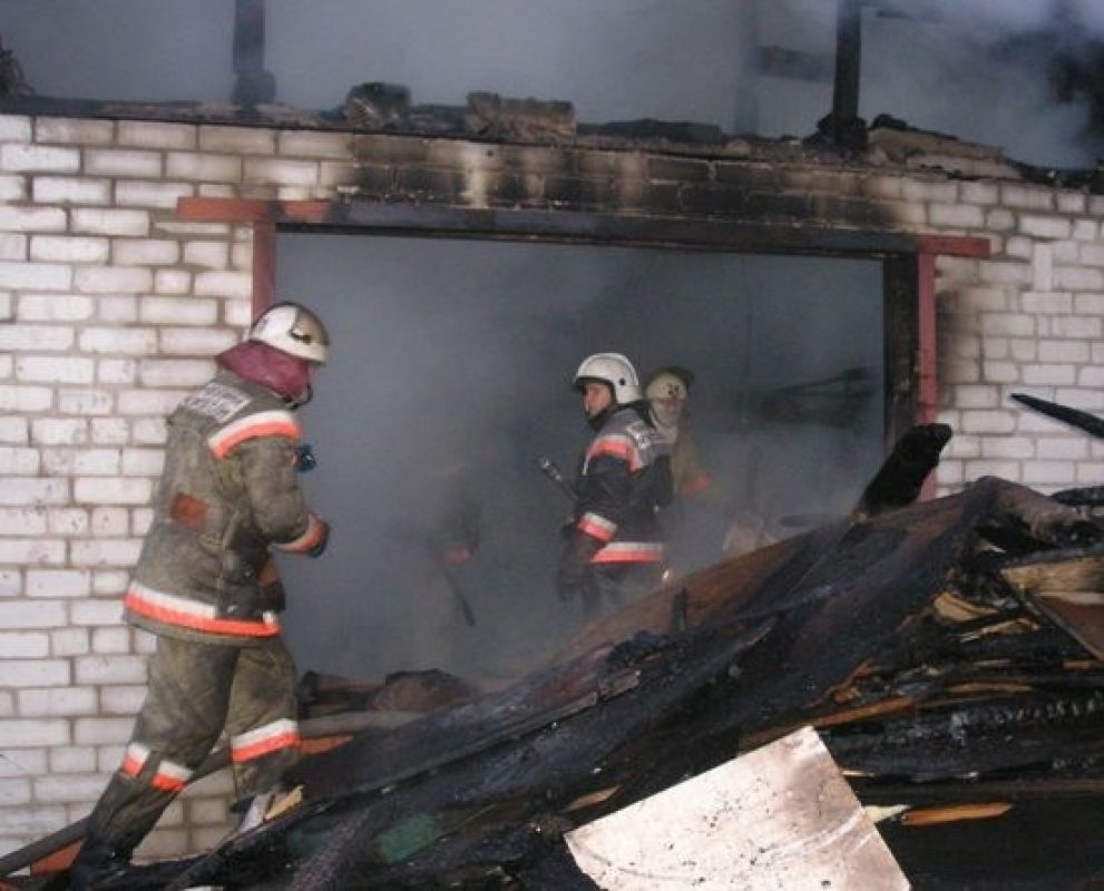 В Воронежской области загорелся гаражный кооператив