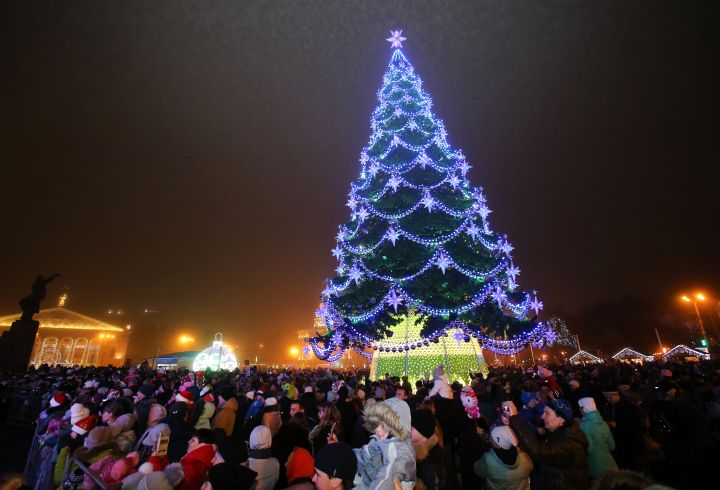Определён подрядчик, который за 65 млн рублей украсит площадь Ленина к Новому году