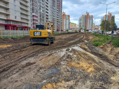 В Воронеже автомобилистов оставили без бесплатной парковки на сотни машин, а детей — без удобной дороги в школу