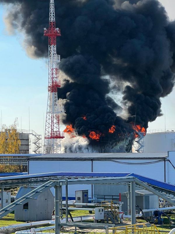 В Белгородской области из-за обстрела загорелась нефтебаза