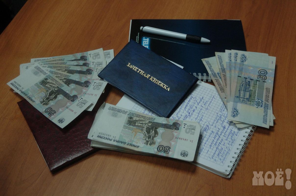 Заведующую отделением техникума в Воронежской области поймали на взятке
