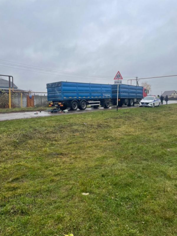 В воронежском селе водитель грузовика насмерть сбил велосипедиста-пенсионера