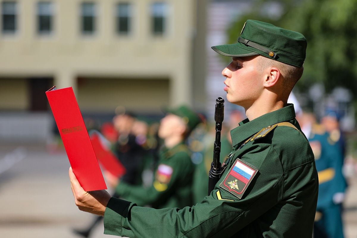 Увеличение срока службы в армии до 2 лет поддержали в Госдуме